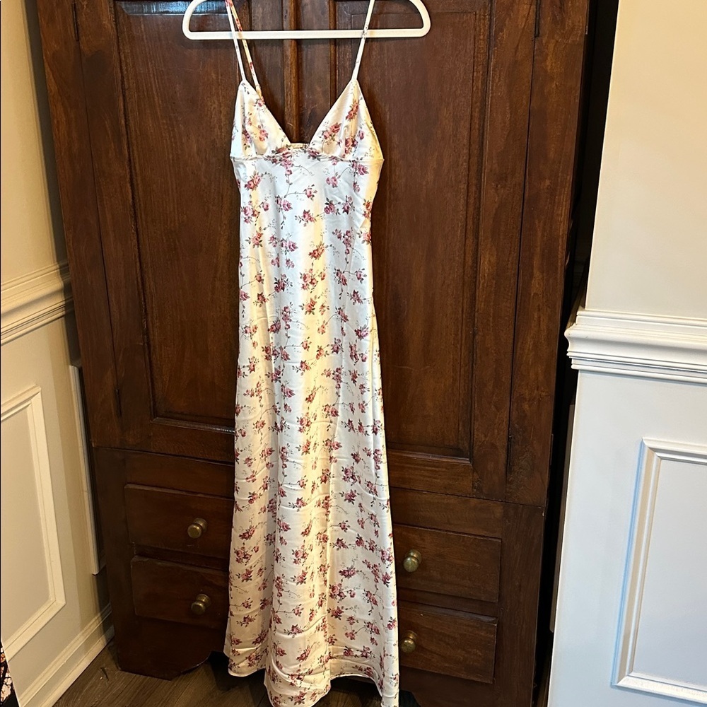 We Wore What Antique white flower dress - Picture 3 of 10